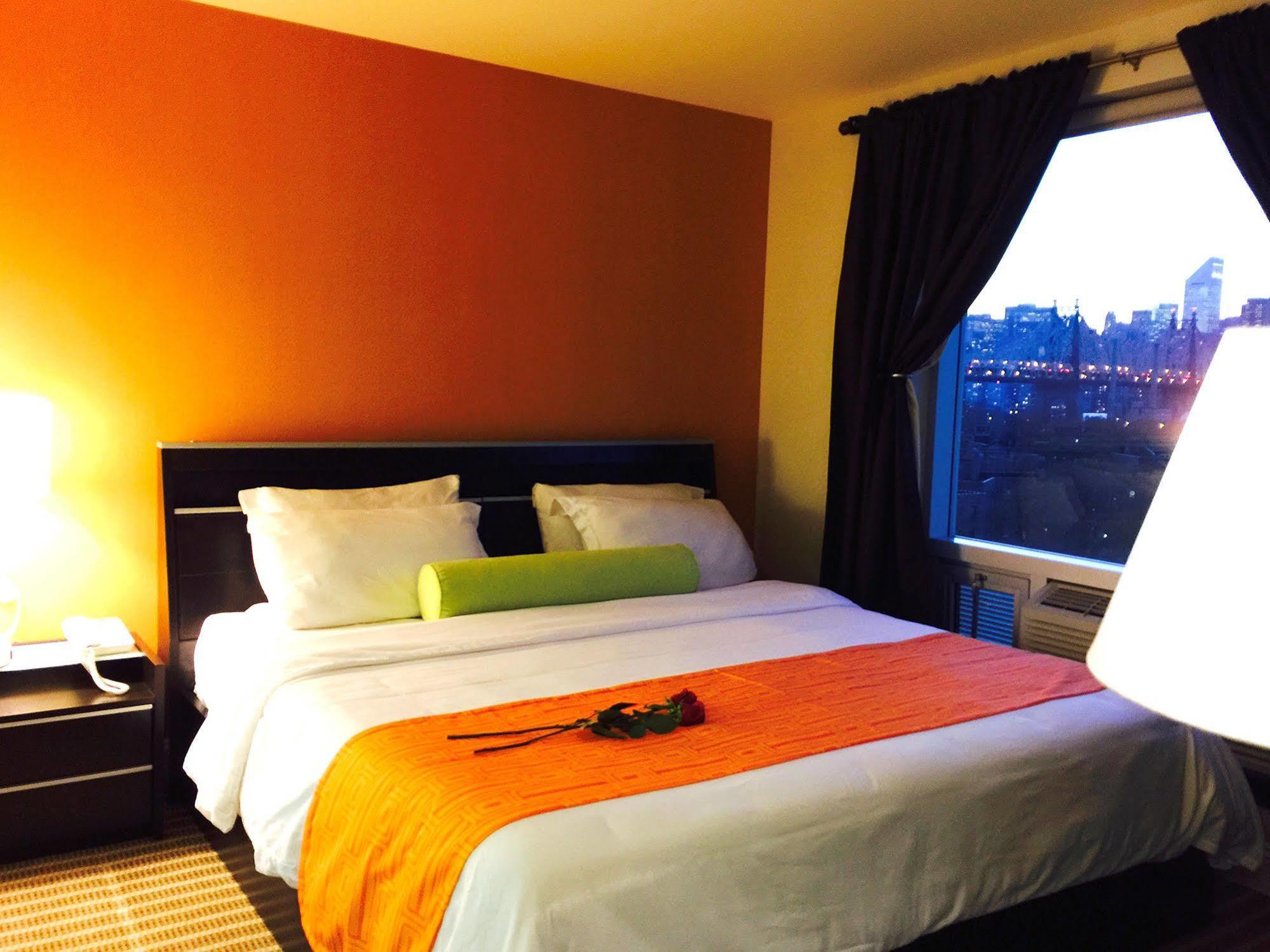Howard Johnson By Wyndham Long Island City New York Bagian luar foto