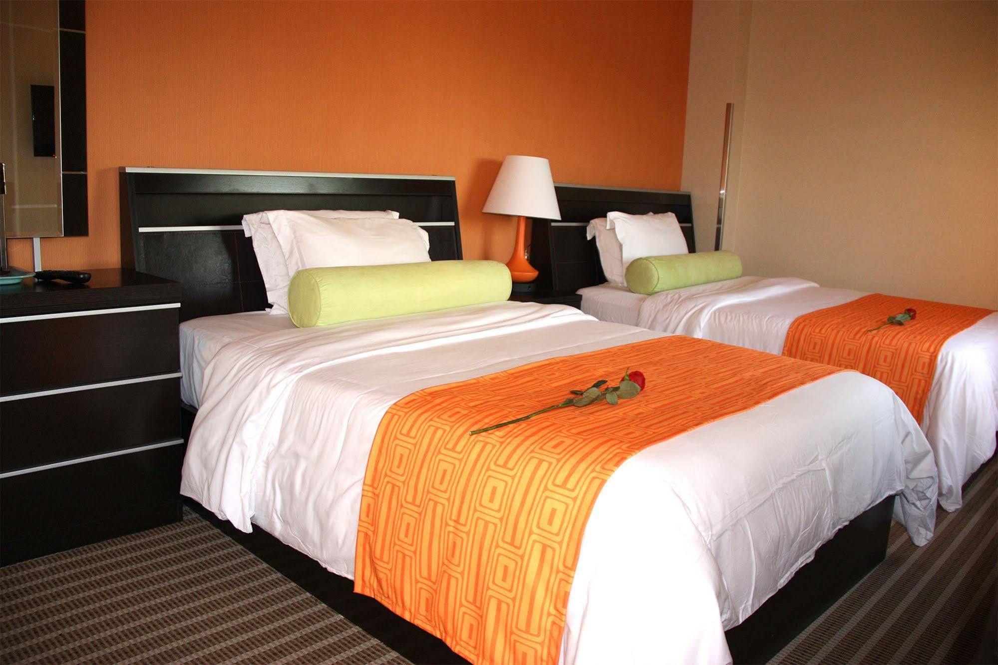Howard Johnson By Wyndham Long Island City New York Bagian luar foto