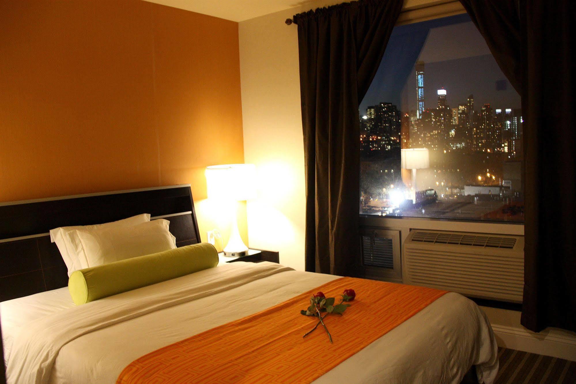 Howard Johnson By Wyndham Long Island City New York Bagian luar foto