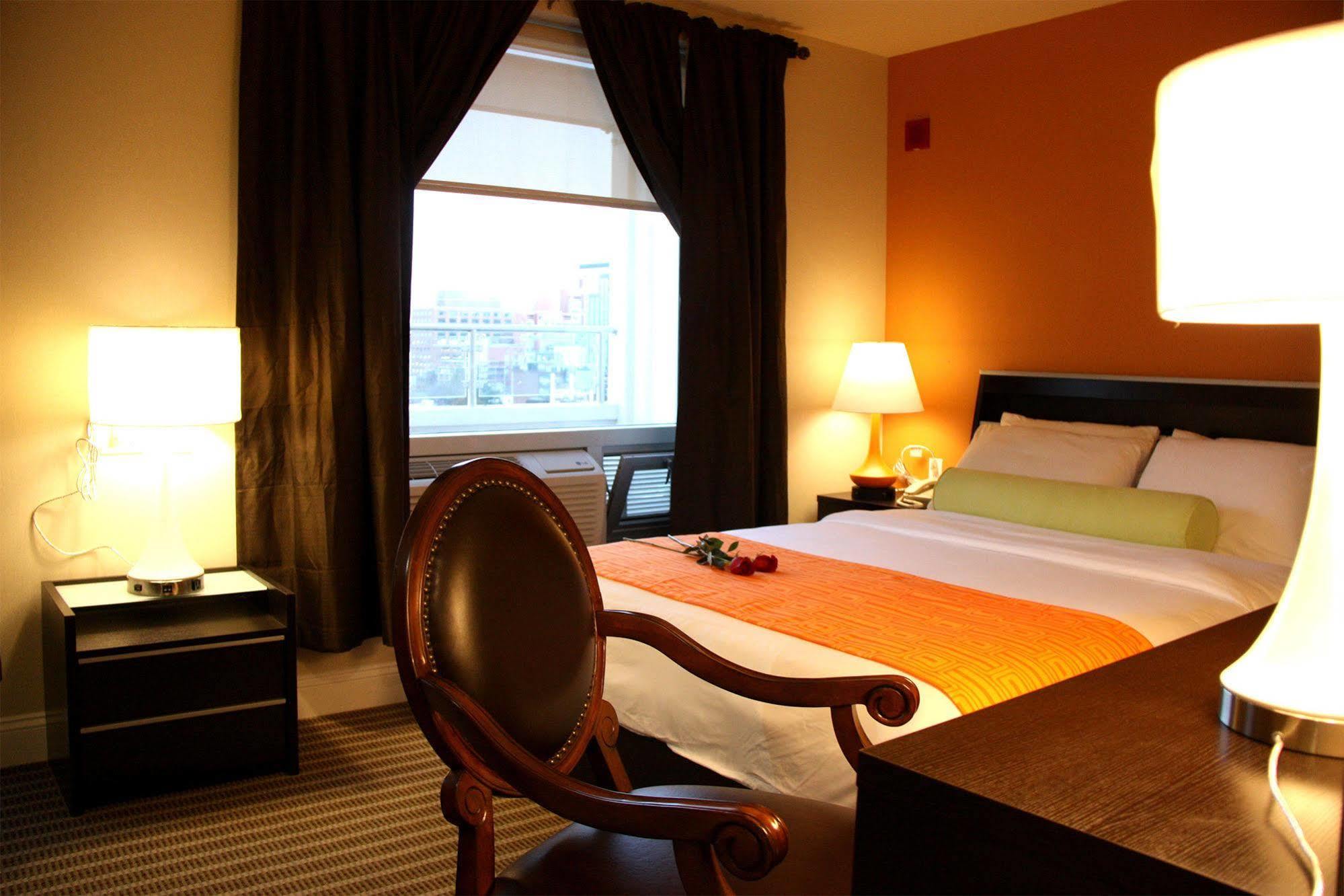 Howard Johnson By Wyndham Long Island City New York Bagian luar foto