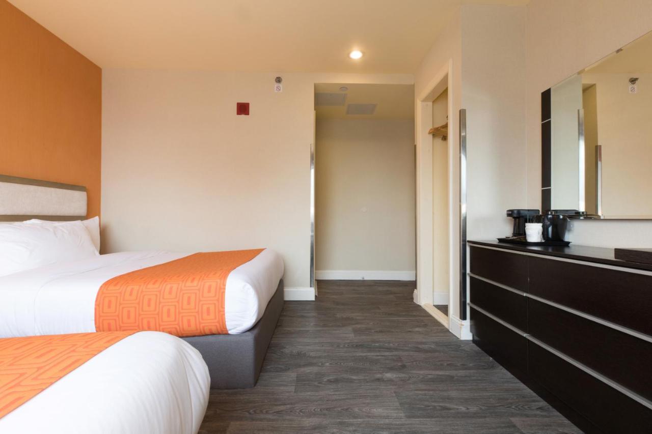 Howard Johnson By Wyndham Long Island City New York Bagian luar foto