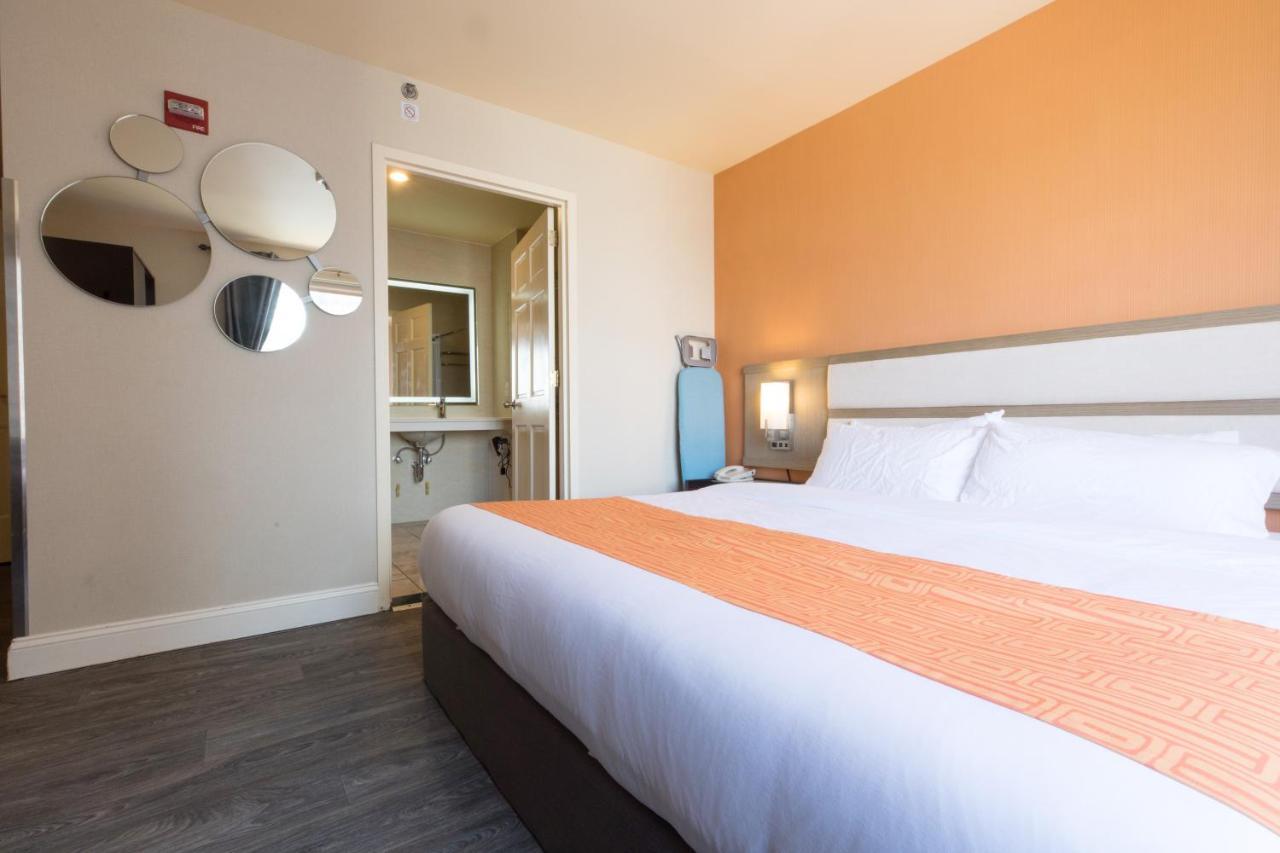 Howard Johnson By Wyndham Long Island City New York Bagian luar foto