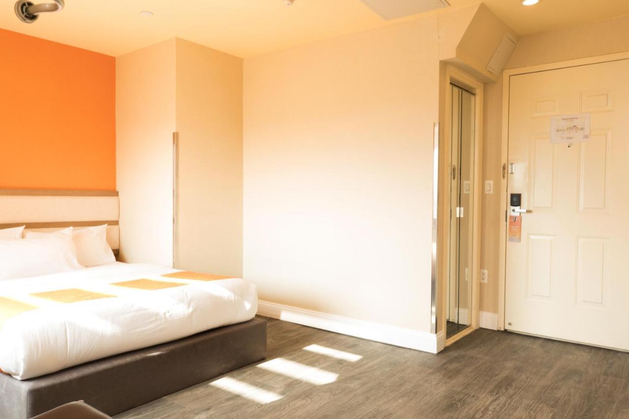 Howard Johnson By Wyndham Long Island City New York Bagian luar foto