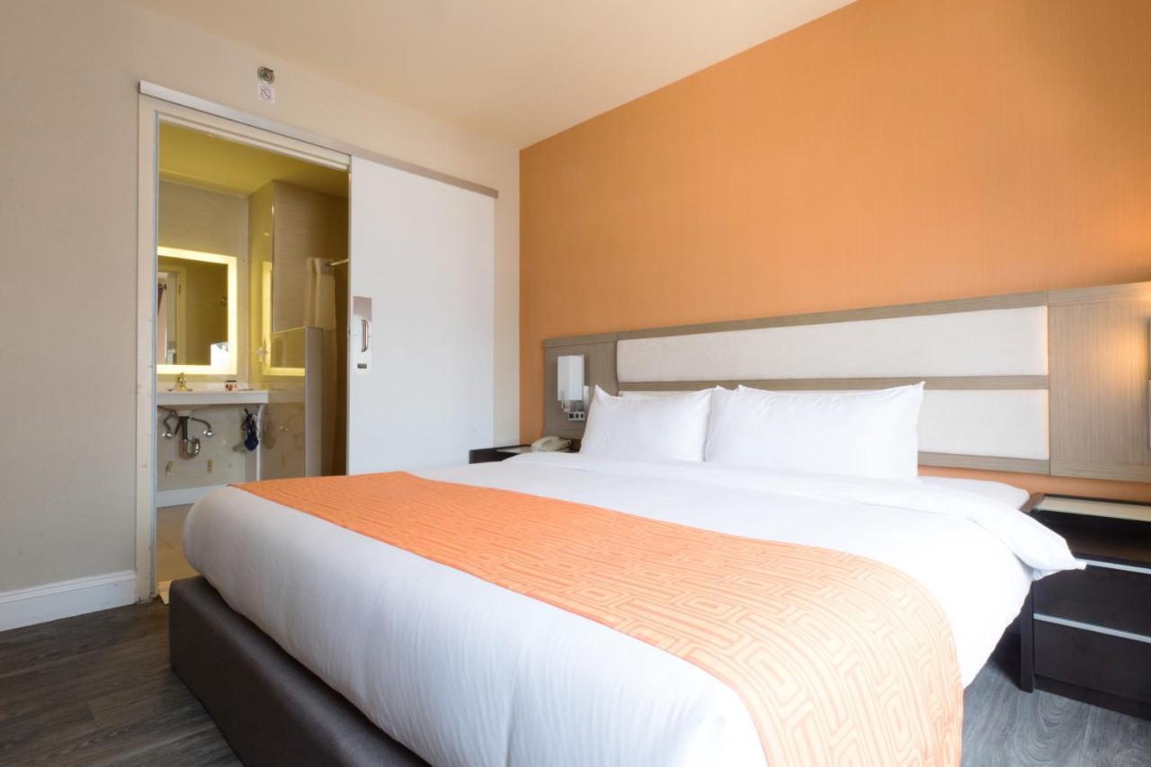 Howard Johnson By Wyndham Long Island City New York Bagian luar foto