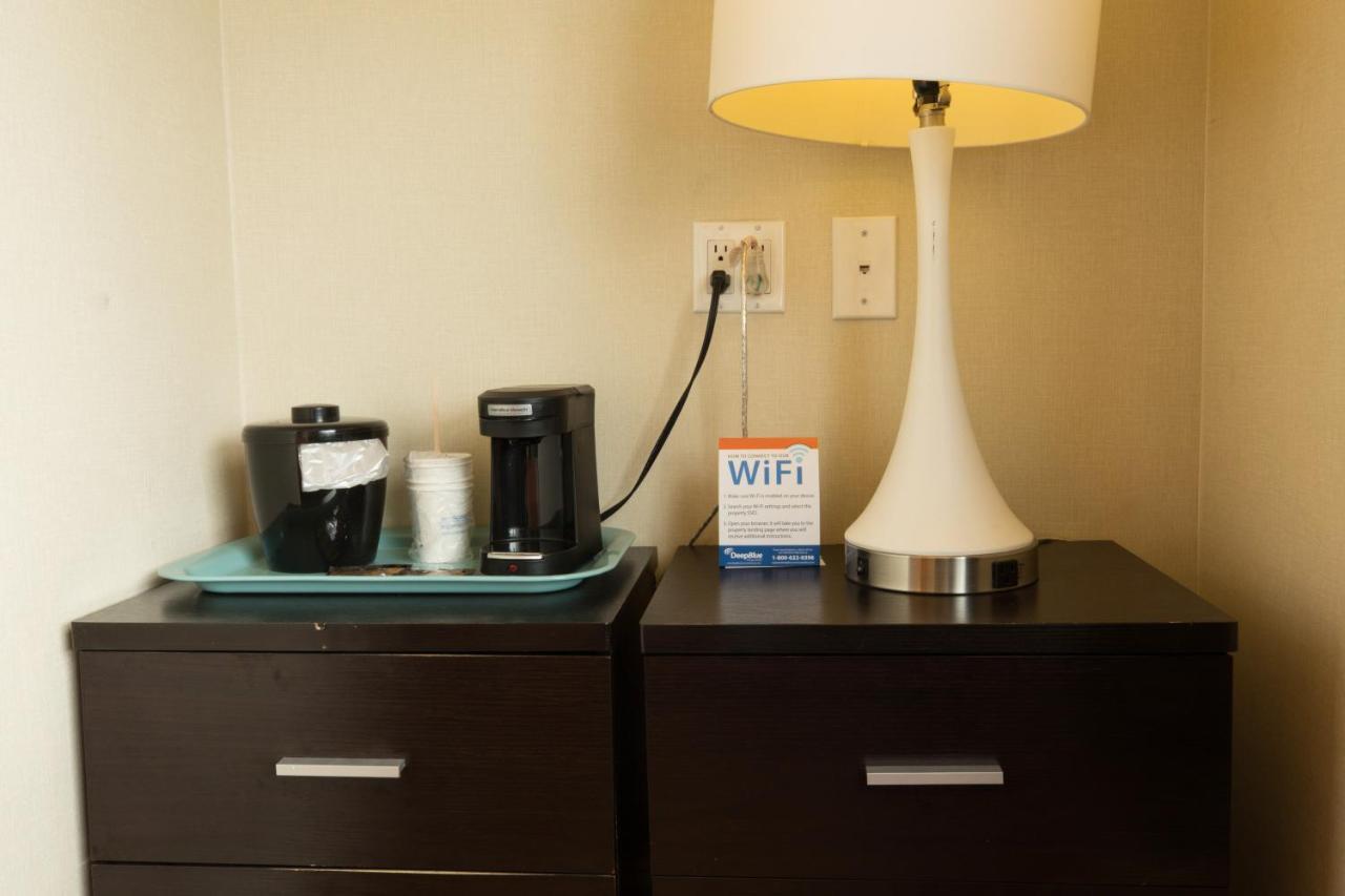 Howard Johnson By Wyndham Long Island City New York Bagian luar foto